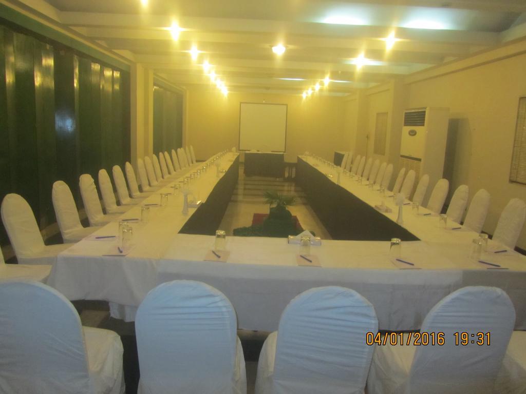Carlton Tower Hotel Lahore Ngoại thất bức ảnh
