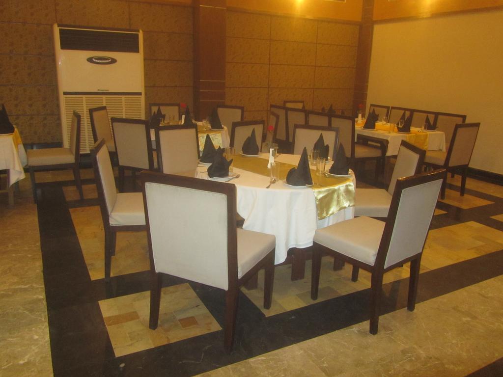Carlton Tower Hotel Lahore Ngoại thất bức ảnh