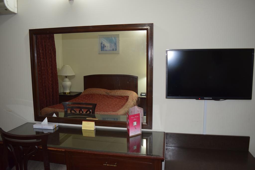 Carlton Tower Hotel Lahore Phòng bức ảnh